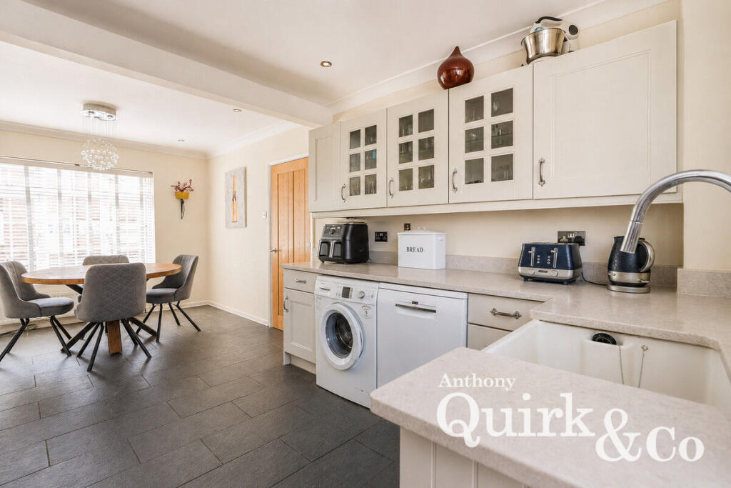 House in Castle Point, Canvey Island - View 5