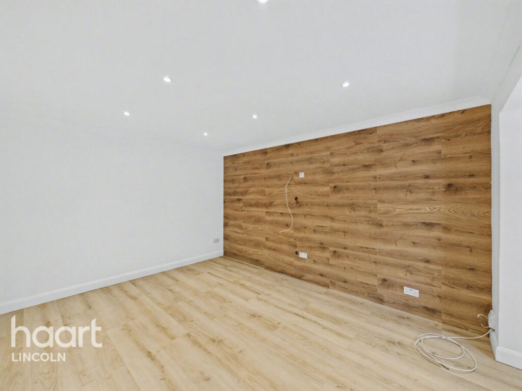 Camwood Crescent, Lincoln - View 3