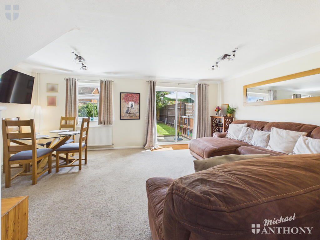 House in Aylesbury, Walton Court - View 3
