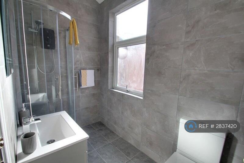 1 bedroom house share for rent