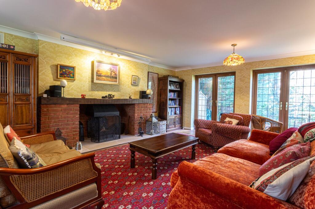House in Finchampstead - View 4