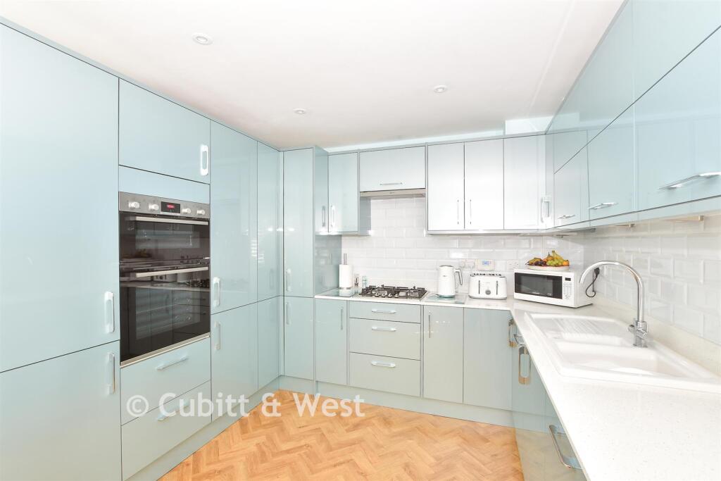 House in Haywards Heath, Wivelsfield - View 5