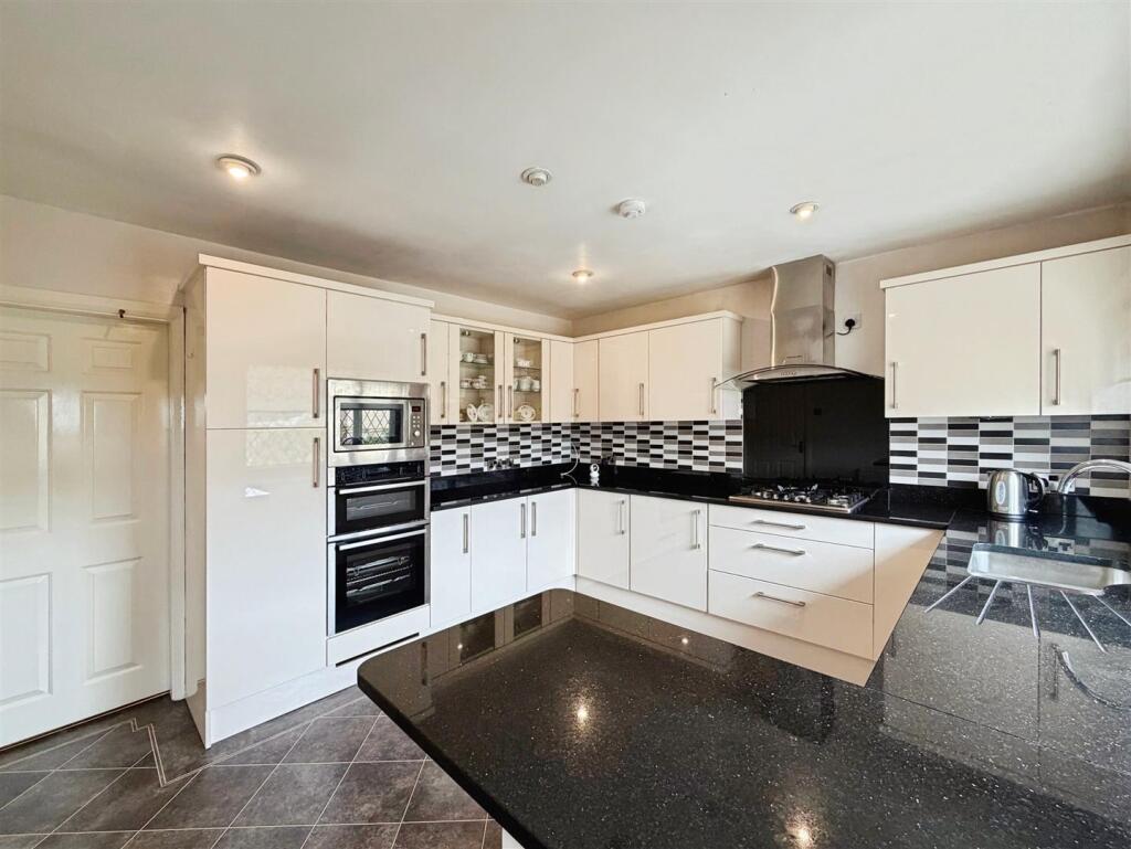 House in Rotherham, Todwick - View 3