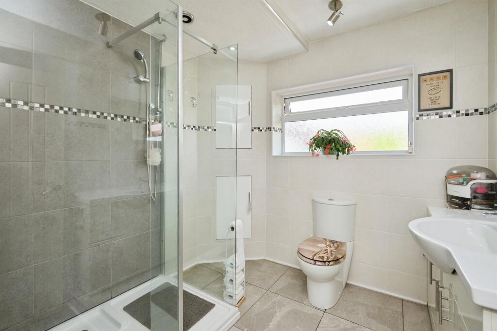 House in Birmingham, West Midlands - More