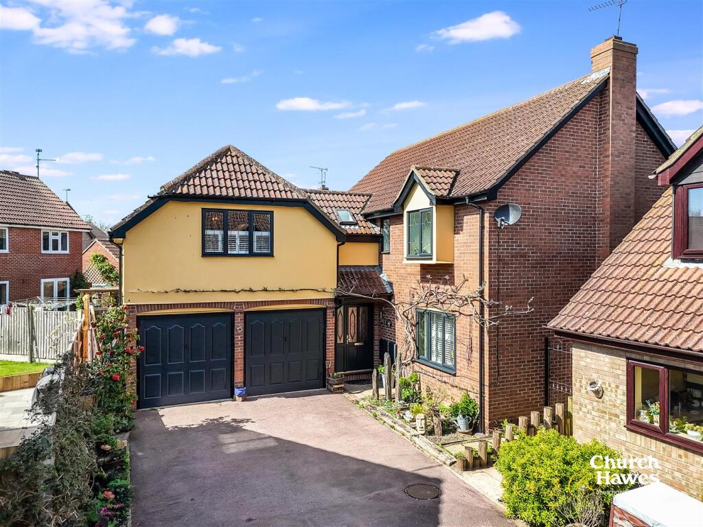 5-bed detached on Leslie Park, Burnham-On-Crouch, £650,000