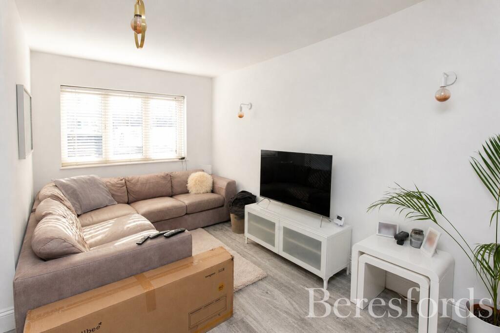 House in Romford - More