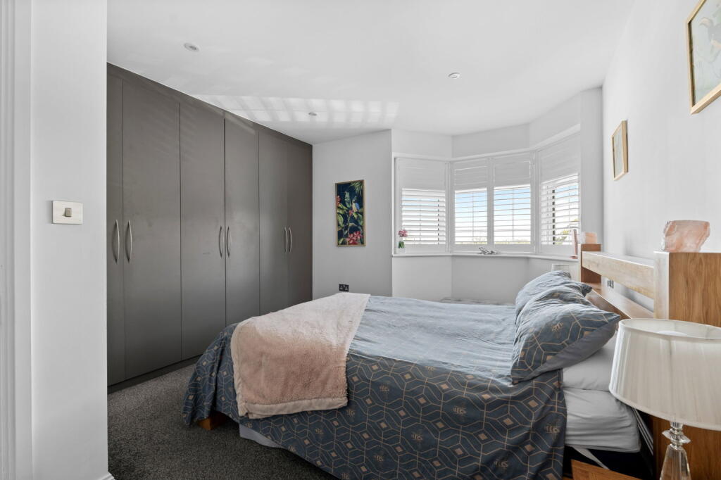 House in Croydon - More