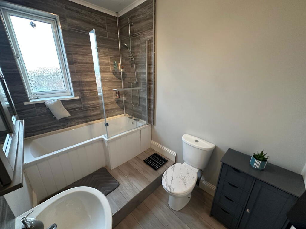 14, Dene Crescent photo 3