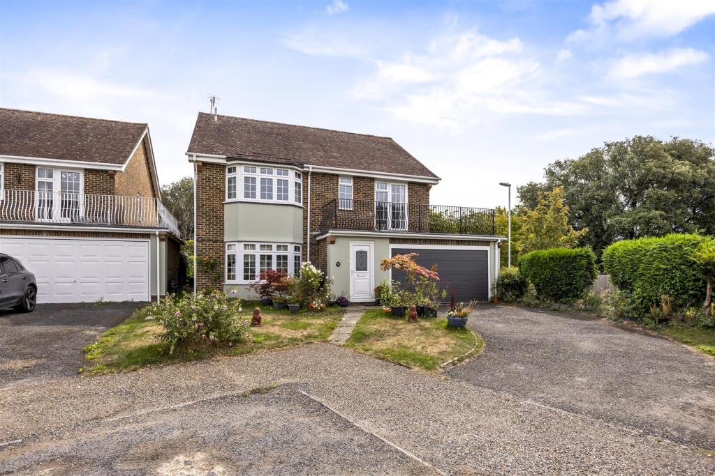 4-bed detached on Vicarage Fields, Worthing, £600,000