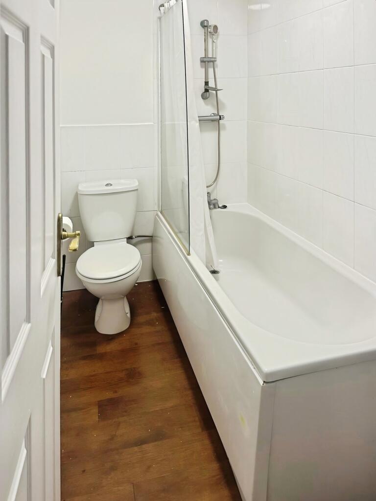 House in Oldham, Hey, Lees - More