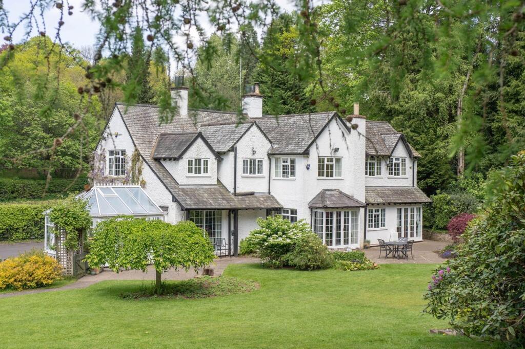 Main image of property: Billy Lane, Barnt Green, B45