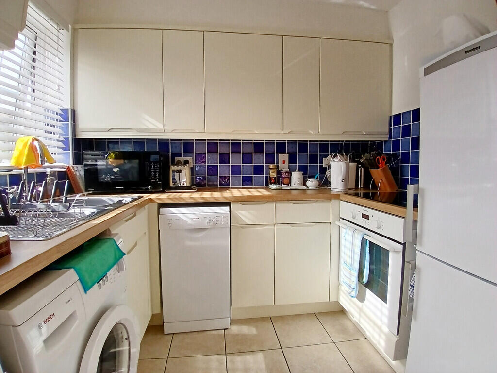 House in Redhill - View 5