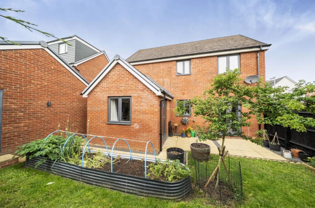 House in Wootton, Bedford - View 4