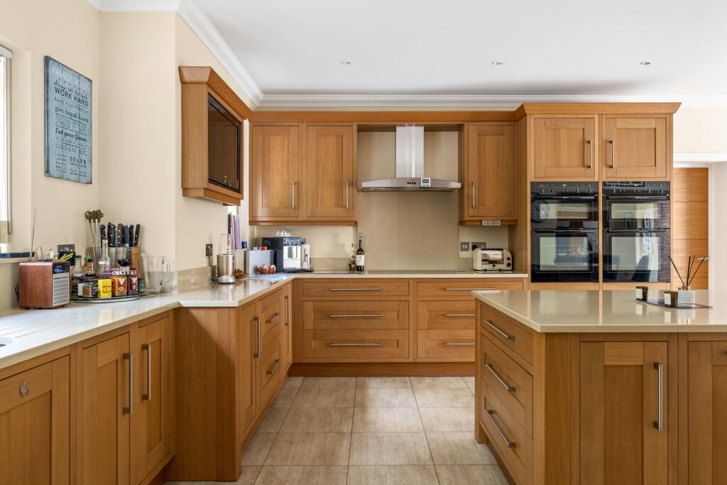 House in Tandridge, Hurst Green, Oxted - View 3