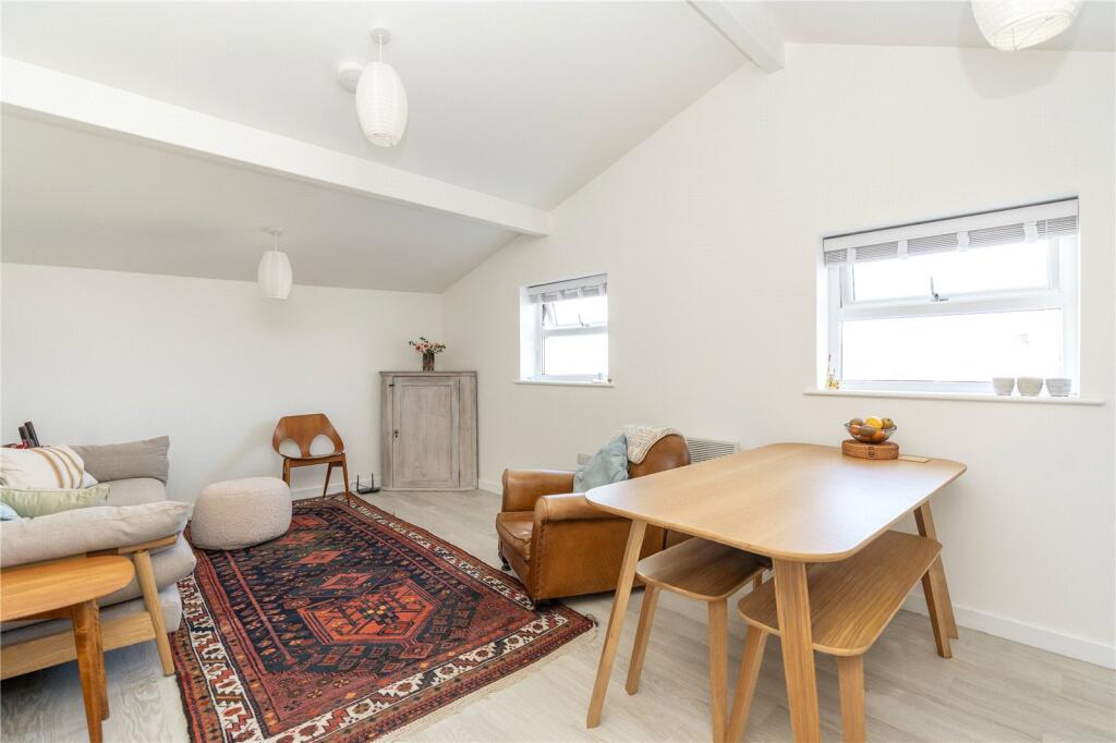 1 bedroom apartment in Penzance, great location. no chain, ideal first time buy