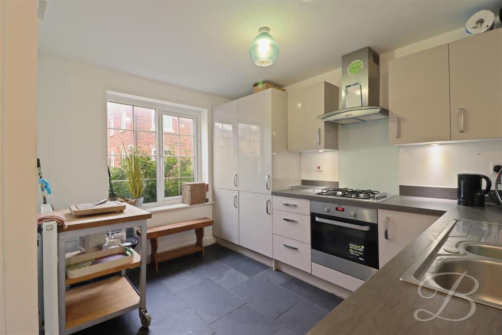 Milford Drive, Wingerworth, Chesterfield photo 2