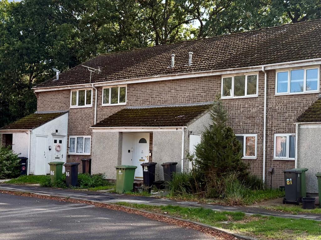 1-bed flat on West End, Southampton, £140,000