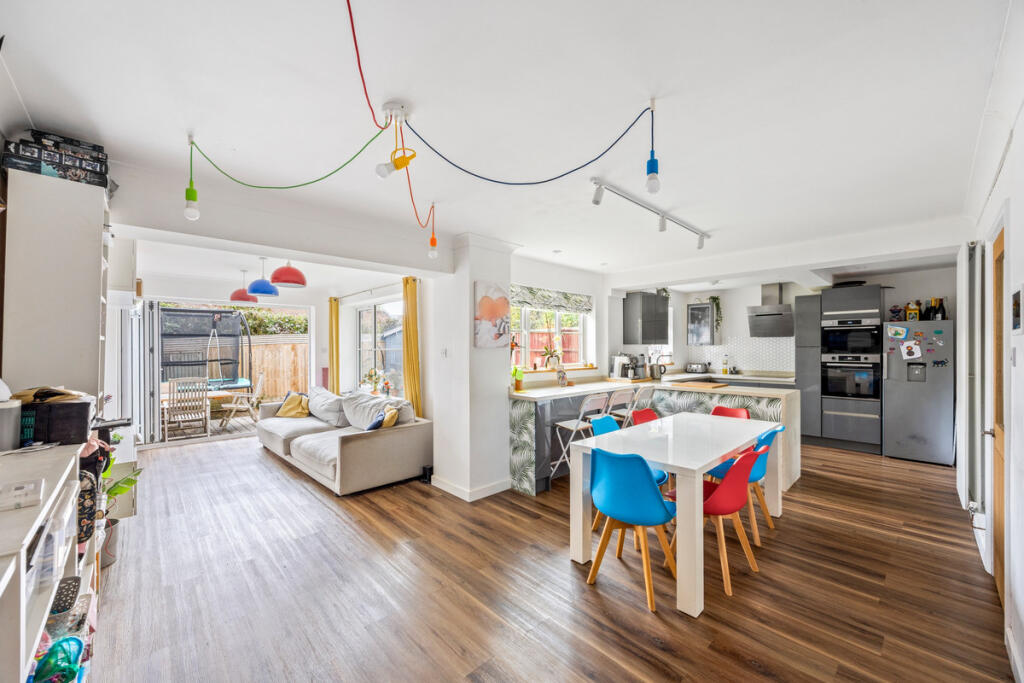 House in Redhill - View 4