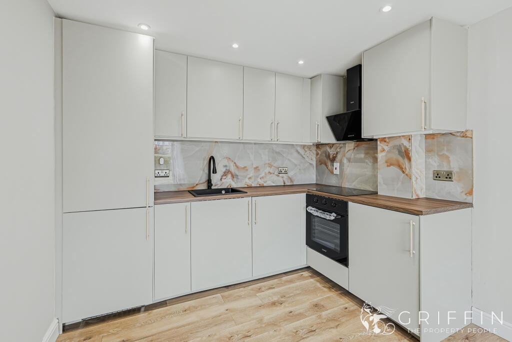 Apartment in Thurrock, Essex - View 3