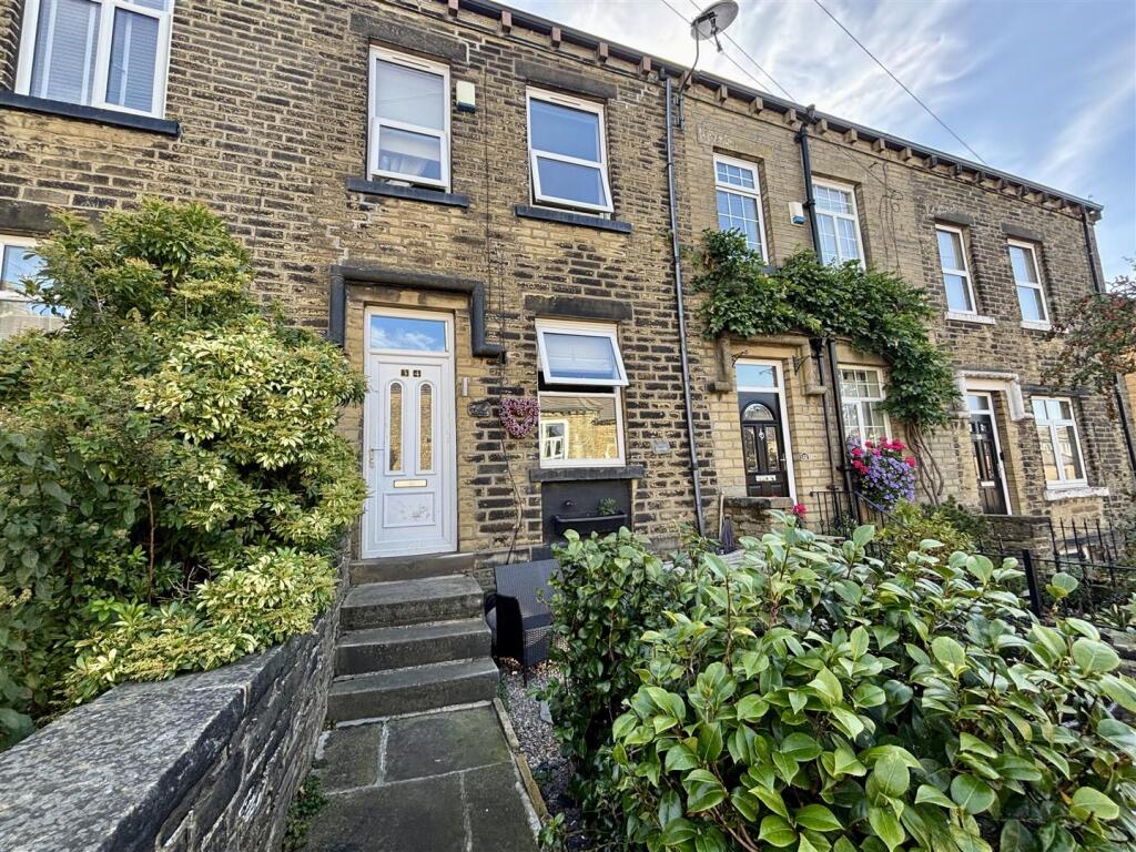 3-bed terraced on High Street, Thornton, Bradford, £150,000