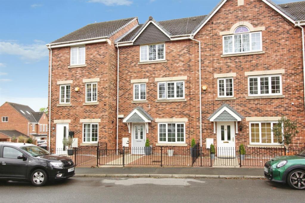 Main image of property: Chestnut Lane, Leeds