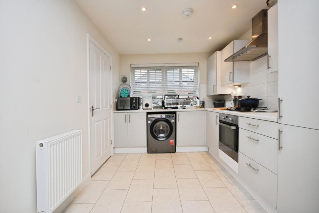 Lowlands Road, Hullbridge, Hockley, Essex, SS5 photo 4