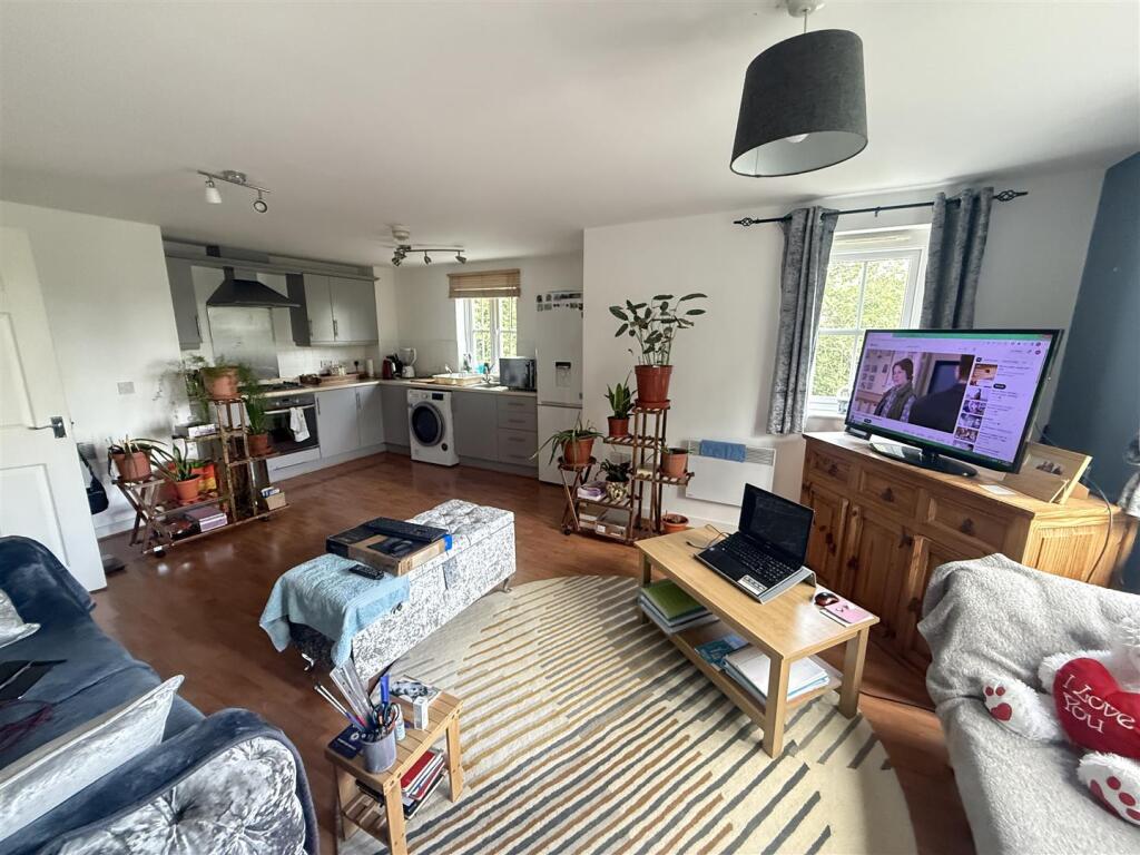 Apartment in Burton-on-Trent, Shobnall - View 4