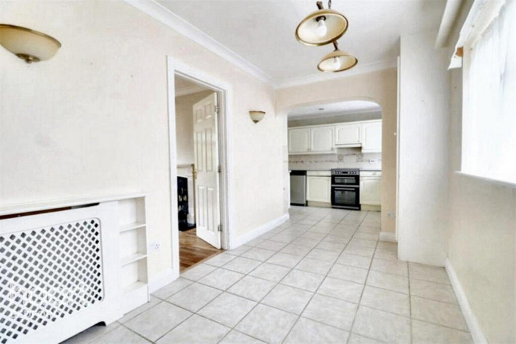 3-bed semi-detached on Street Close, Bedford, £350,000