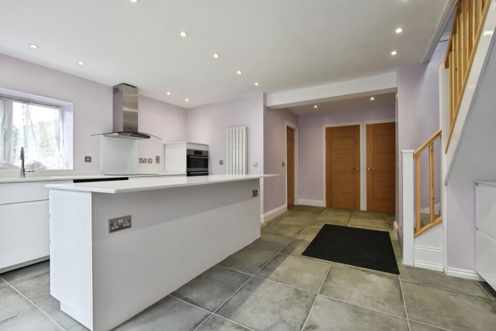 House in Pontardawe, Neath Port Talbot - View 4