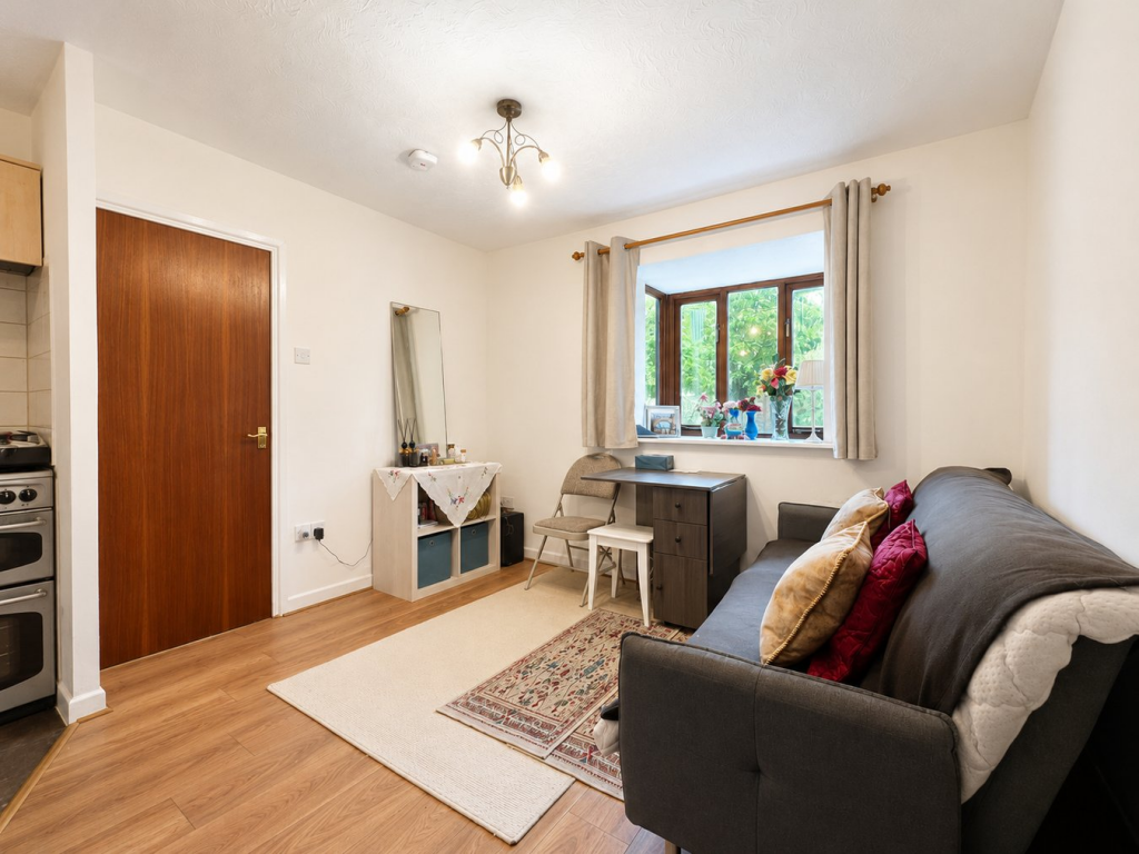Apartment in Colchester, Myland, Highwoods - View 2