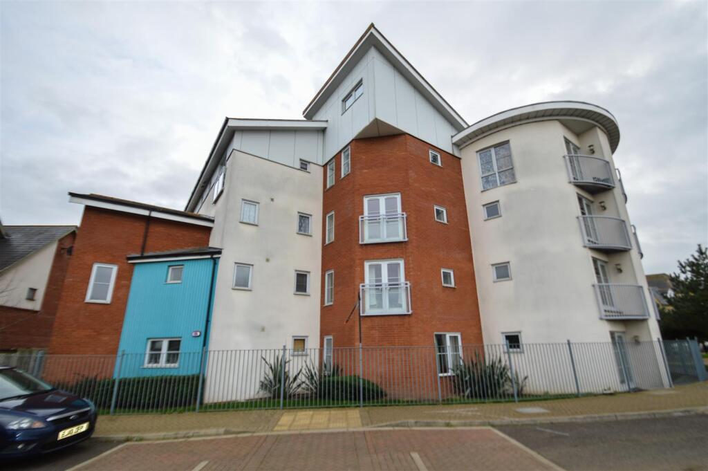 Main image of property: Fen Bight Circle, Ipswich