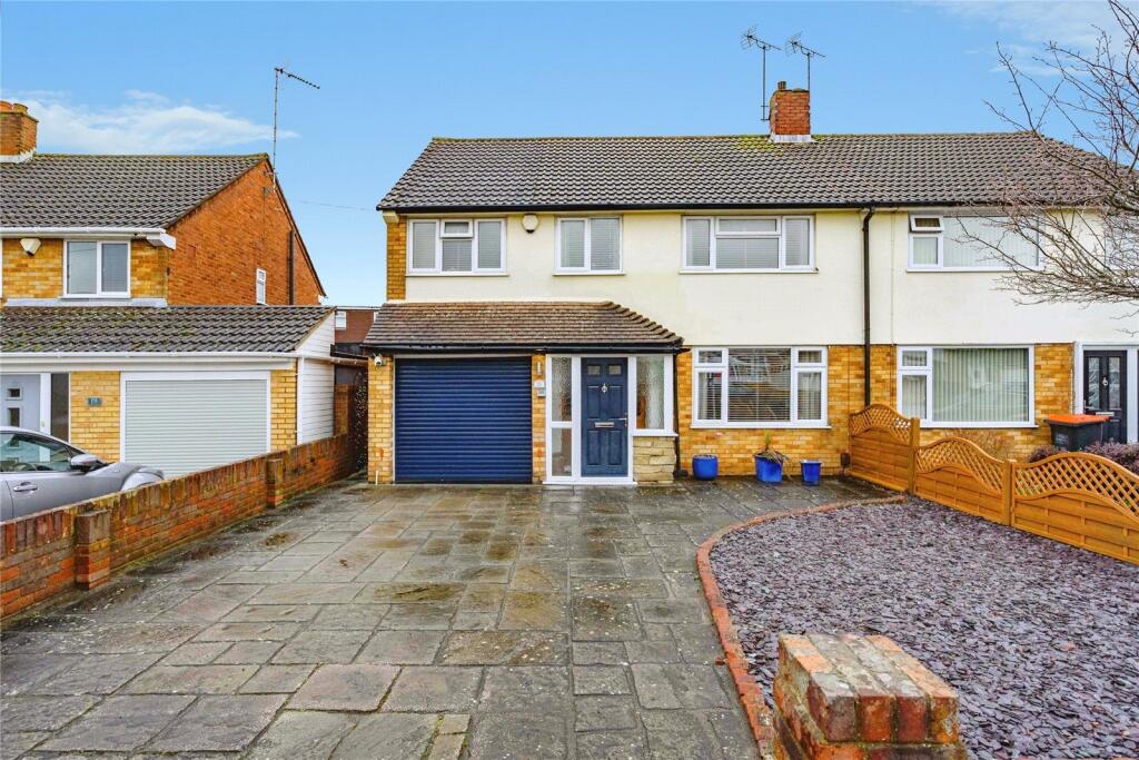 Main image of property: Buckwood Avenue, Dunstable, Bedfordshire, LU5