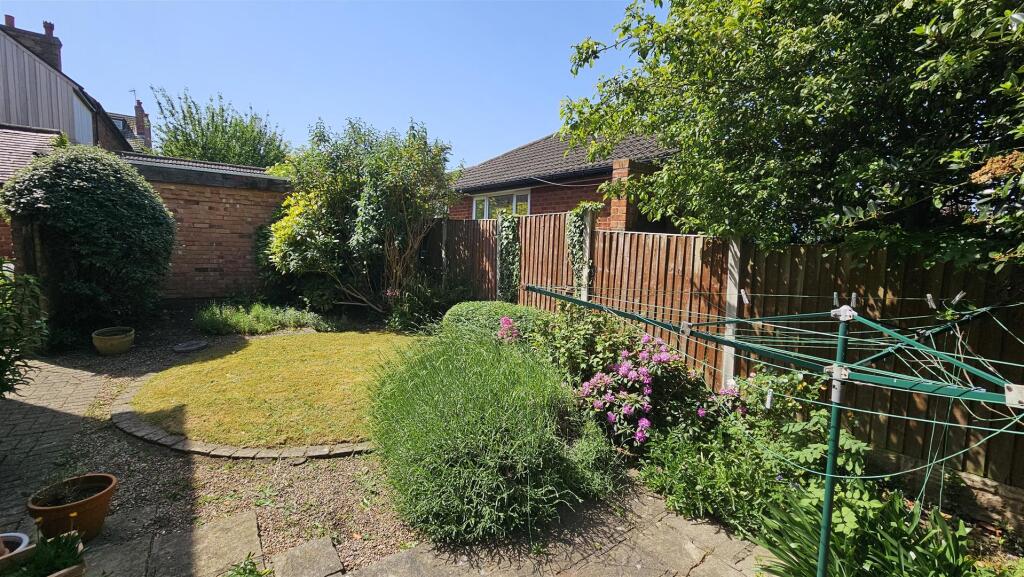 Grantham Road, Radcliffe-On-Trent photo 3