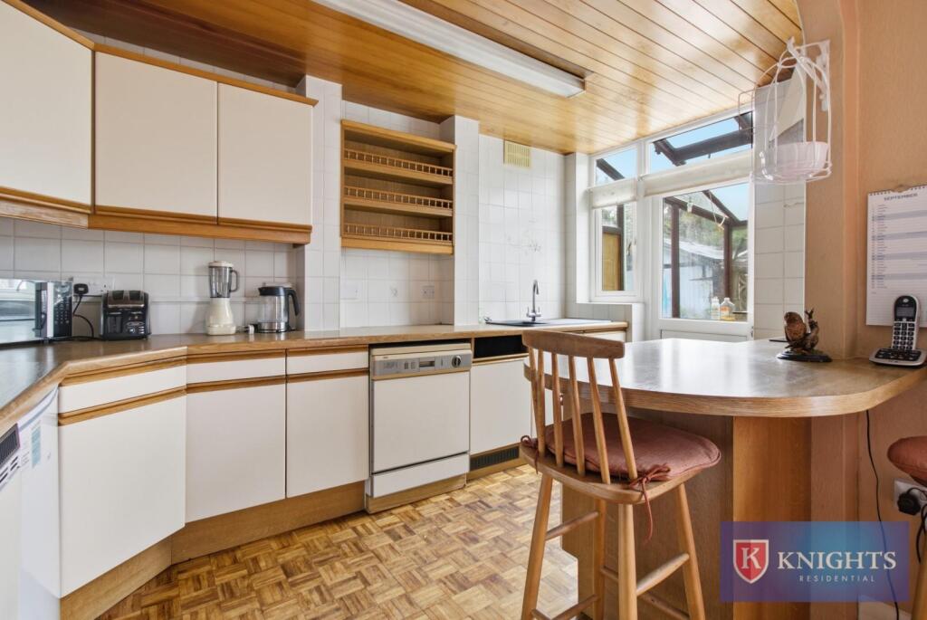 Bromley Road, London, N18 photo 4