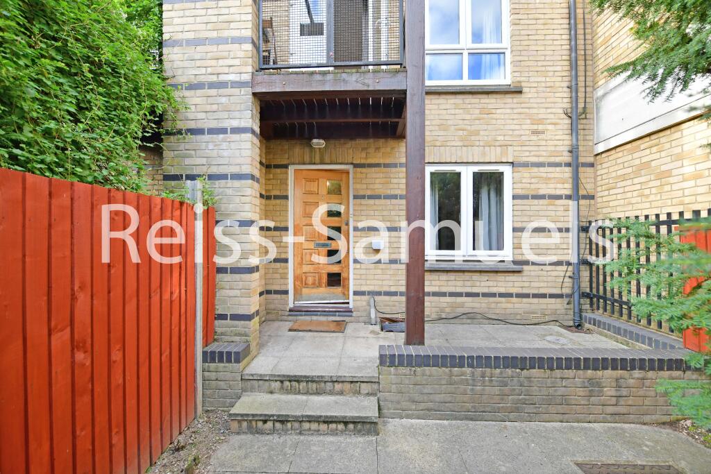 6 bedroom town house for rent