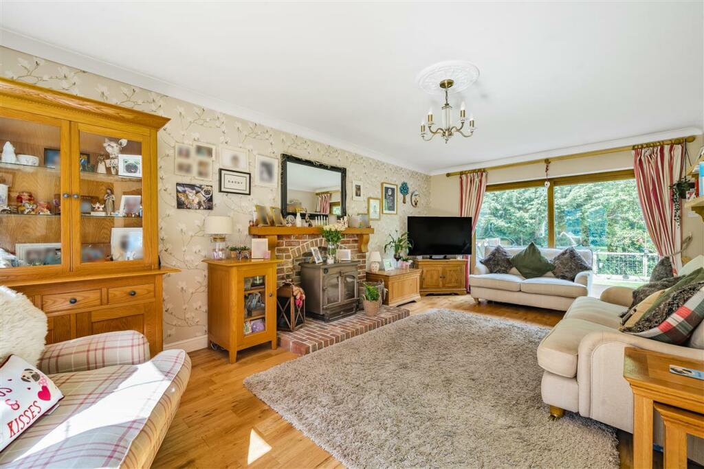 Marriotts Close, Felmersham, Bedford photo 2