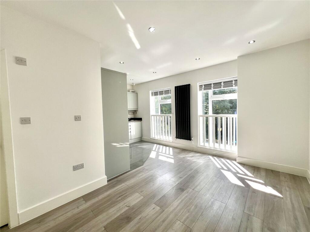 Apartment in Guildford, Surrey - View 5