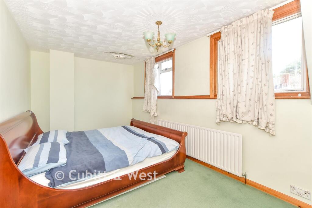 House in Havant, Hampshire - View 3