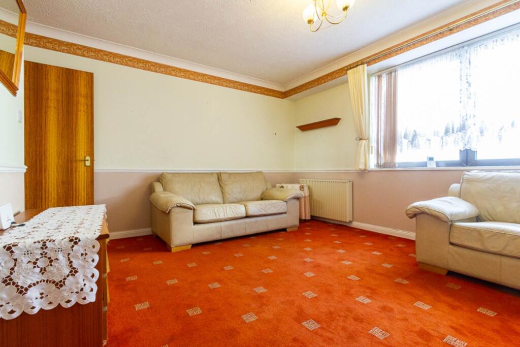 Apartment in Southend-on-Sea, Essex - View 4