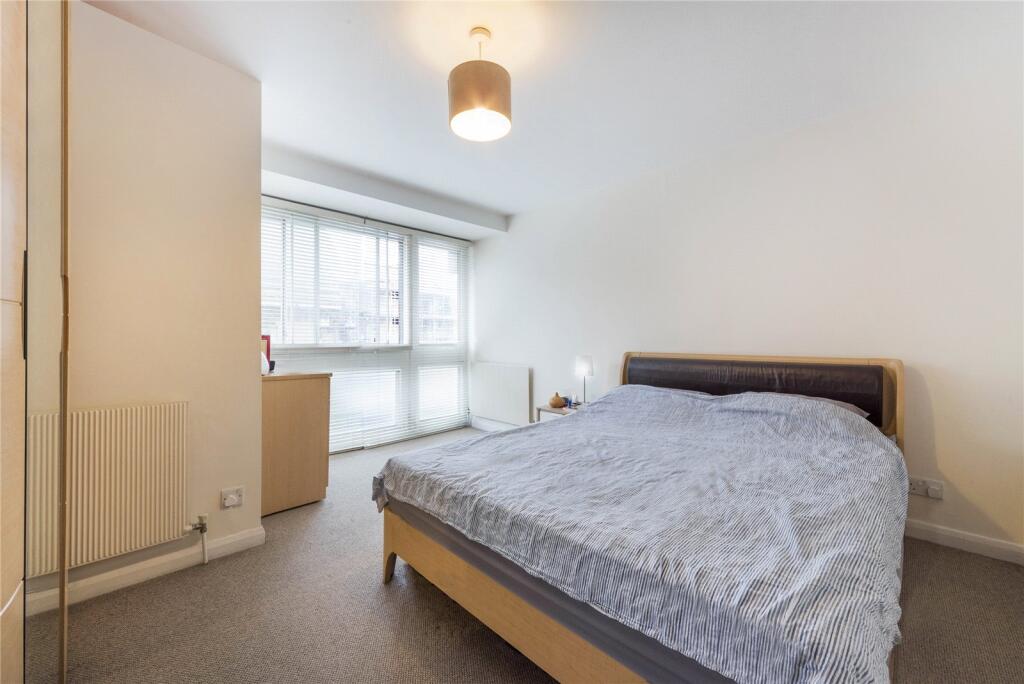 3 bedroom mews property for rent