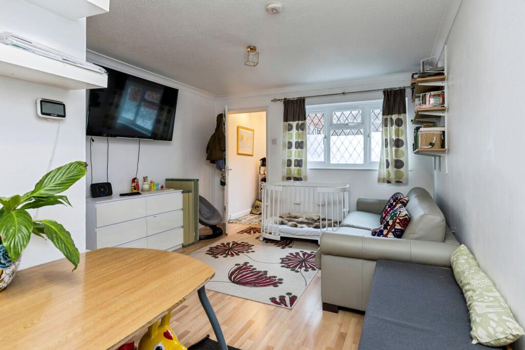 Apartment in Crawley, Broadfield - More