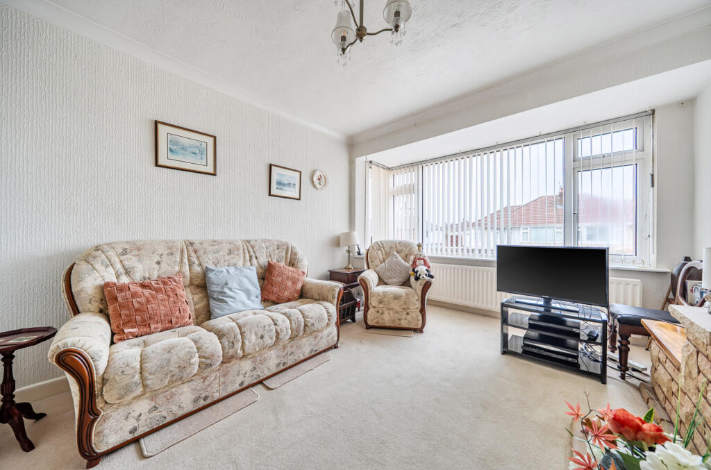 House in Swindon, Lakeside, Lawn - View 4