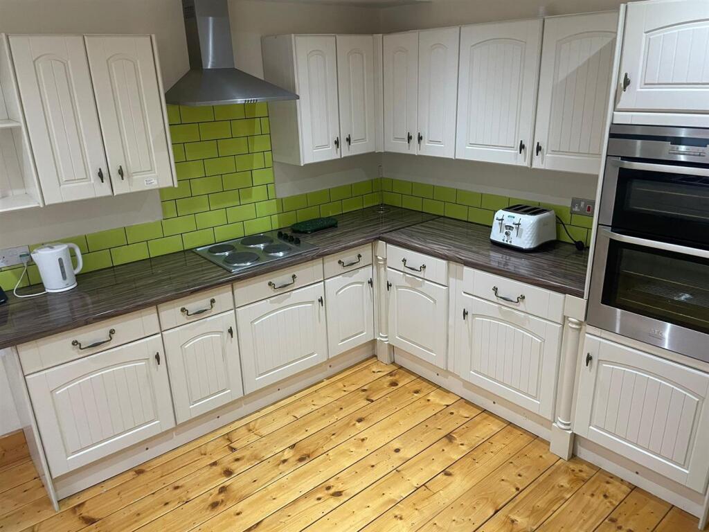 Main image of property: *Spacious Room* Victoria Street, Mansfield