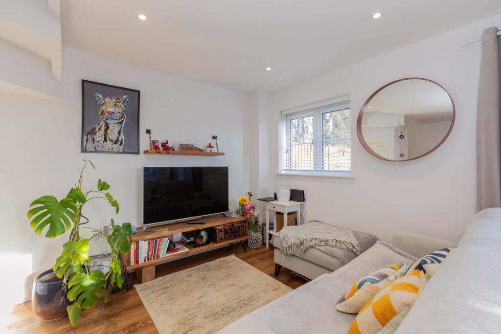 Huntington Place, Langley, SL3 - View 4