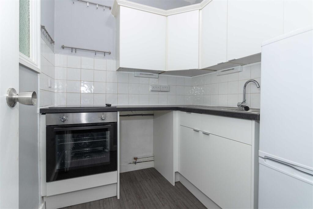 Apartment in Worthing, West Worthing - View 3