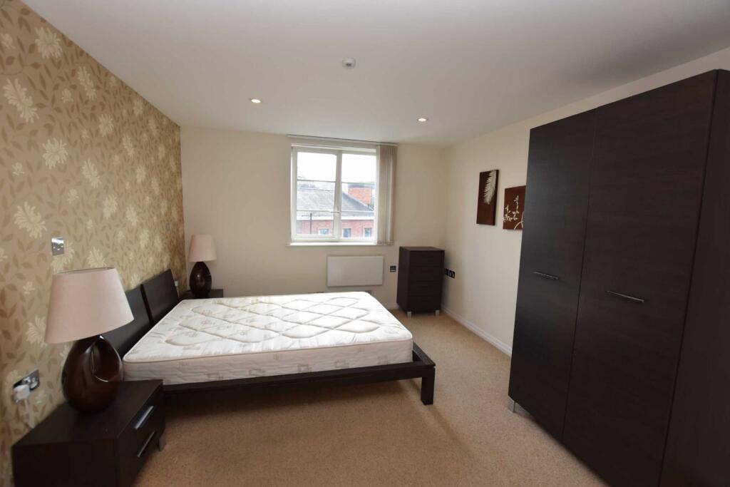 Apartment in Altrincham, Hale - View 4
