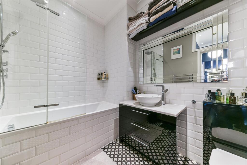 Apartment in London - View 5