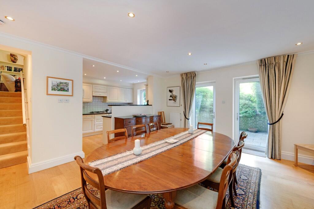 Netherhall Gardens, London, NW3 photo 3