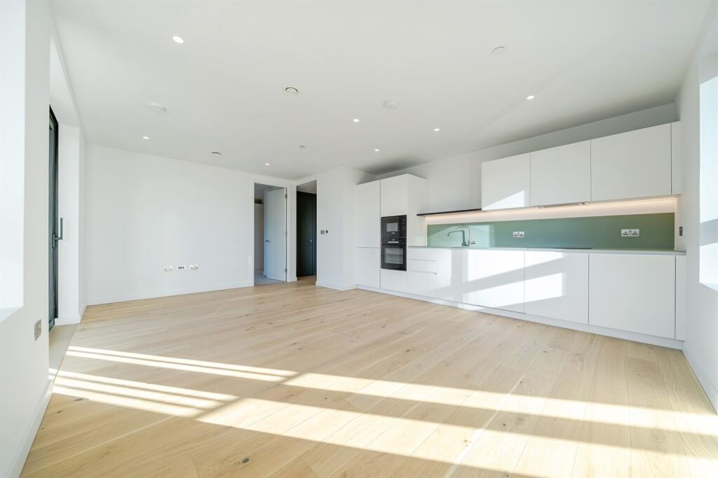 Main image of property: Peninsula Gardens, Pilot Walk,  Lower Riverside, Greenwich Peninsula, SE10