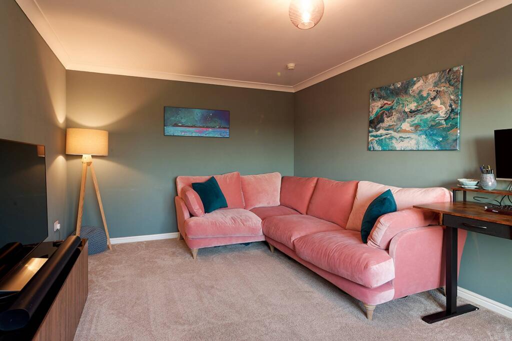 63 Balcastle Crescent, Carluke, ML8 4LG photo 3